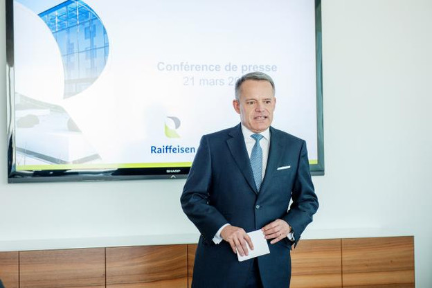 Le président du comité de direction de Raiffeisen, Guy Hoffmann, satisfait et soulagé par les nouvelles progressions. (Photo: Lala La Photo)