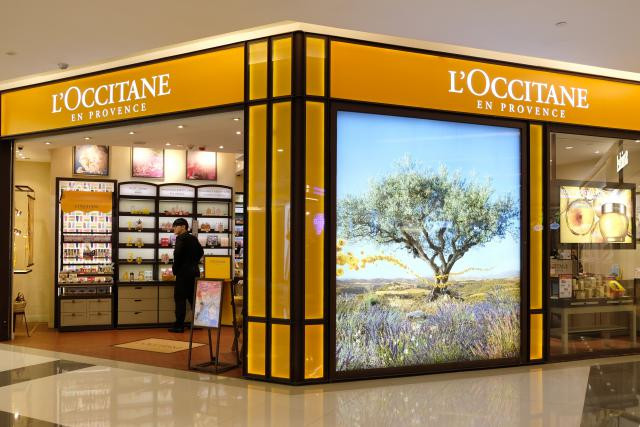 Dans sa nouvelle boutique new-yorkaise, L’Occitane en Provence propose quelques minutes d’évasion pour découvrir la Provence (l’ADN de la marque) en réalité virtuelle.  (Photo: Shutterstock)