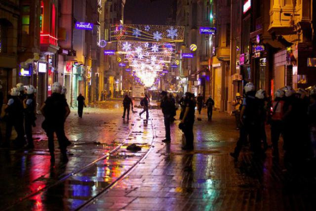 Derrière le tapis rouge, chacun a pris bien soin d’éviter les sujets qui fâchent, comme les manifestants de la place Taksim. (Photo: Licence CC)