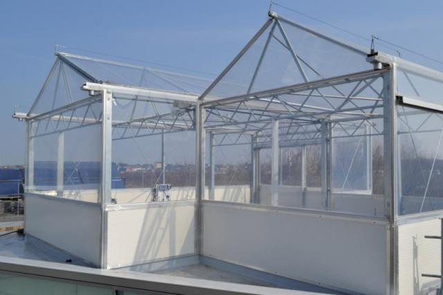 Les serres de toit utilisent, entre autres, l’énergie perdue du bâtiment pour se chauffer. (Photo: Neobuild)