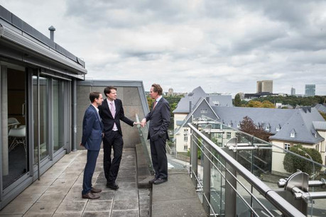 Plutôt incisif il y a quelques années, le Jeune Barreau, mené par Henry De Ron et Cédric Bellwald, compte sur une collaboration fructueuse avec le bâtonnier François Prum. (Photo: Patrick Galbats)