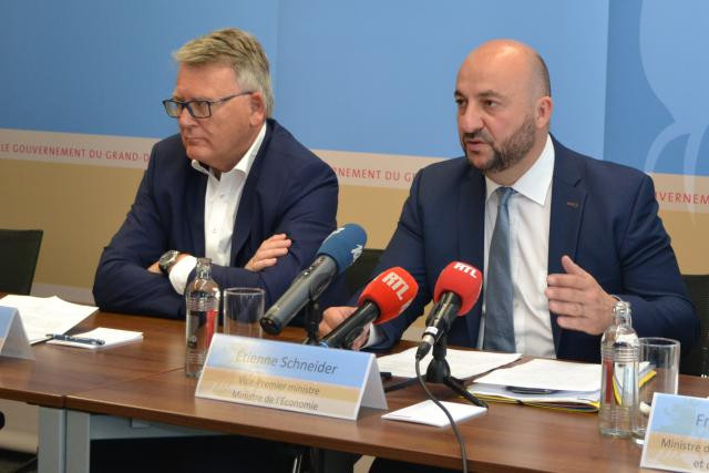 Nicolas Schmit, candidat officiel au poste de commissaire européen, pourrait affronter Étienne Schneider pour être le représentant luxembourgeois au sein de la prochaine Commission. (Photo: ministère de l'Economie)