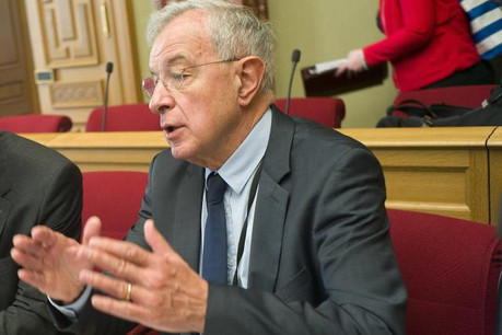 Alain Lamassoure a écrit ce mardi aux représentants des multinationales pour les inviter à l'audition du 16 novembre. (Photo: Christophe Olinger / archives)