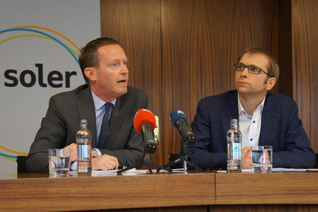 Paul Zeimet, le secrétaire général de SEO, et Laurent Winkin, le conseiller de direction de Soler, ont voulu un dialogue transparent avec les riverains des huit projets éoliens en cours. (Photo: DR)