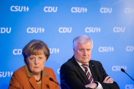 Le bras de fer engagé politique entre Angela Merkel (CDU) et Horst Seehofer (CSU) s’est officiellement achevé lundi soir avec un accord renforçant la lutte contre l’immigration illégale. (Photo: Licence C.C.)