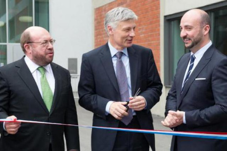 La délégation gouvernementale devant le nouveau Technoport à Belval : François Biltgen, Claude Wiseler et Etienne Schneider. (Photo : Charles Caratini)