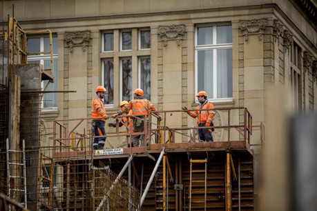 Outre l’abandon de la flexibilisation, l’accord trouvé permet notamment une hausse des salaires réels de 2% et une revalorisation du salaire tarifaire de 2,4% sur trois ans. (Photo: Maison moderne / archives)