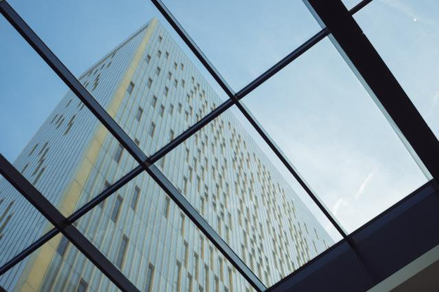 La CJUE examine l’épineuse question de la qualification des services d’Uber, start-up californienne qui fait sensation à travers le monde, tout en provoquant une levée de boucliers des chauffeurs de taxi traditionnels soumis à une réglementation autrement plus stricte. (Photo : Sebastien Goossens)