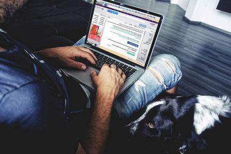Si le texte de loi visant à réguler l’activité des grands intermédiaires du web était adopté, les entreprises concernées seraient dans l’obligation de mettre en place un système de gestion interne des plaintes. (Photo: Licence C.C.)