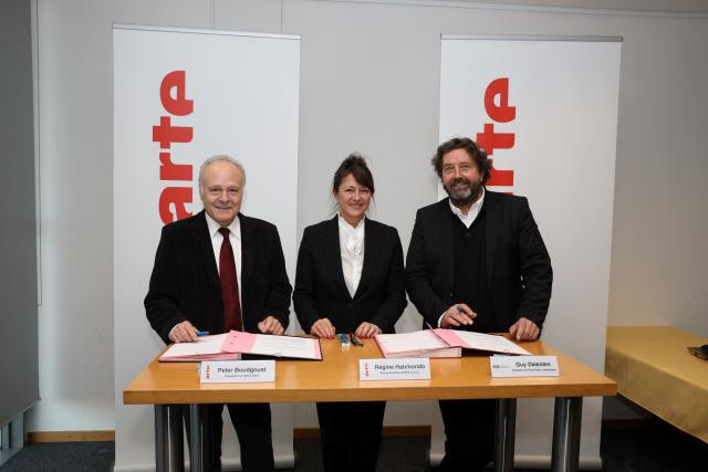 Peter Boudgoust (président d’Arte), Régine Hatchondo (vice-présidente d’Arte) et Guy Daleiden (directeur du Film Fund Luxembourg) ont signé l’accord de partenariat ce mercredi. (Photo: Frédéric Maigrot)