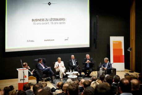 Le panel de la table ronde et les deux modérateurs de l'équipe de Paperjam, Jean-Michel Gaudron et Alain Ducat (Photo: Maison Moderne Studio)