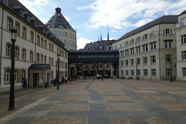 Les deux fonctionnaires encore en activité travaillent pour le ministère du Logement. (Photo: Maison moderne / archives)