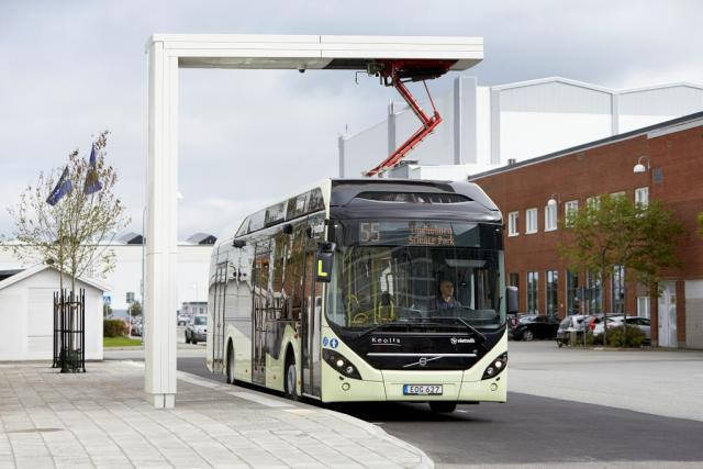 À Livange, au terminus, des stations permettent aux bus de se recharger en un temps record. (Photo: Volvo)