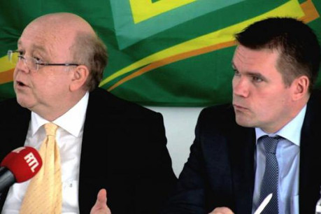 Gaston Reinesch (à gauche, aux côtés de Claude Strasser): « Un bilan fondamentalement sain ». (Photo : archives paperJam)