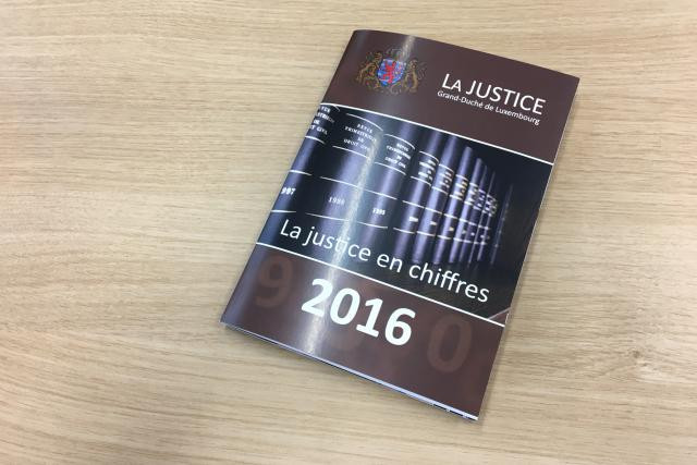 La brochure brosse en 48 pages l’organisation et les activités de la justice en 2016. (Photo: Maison Moderne)