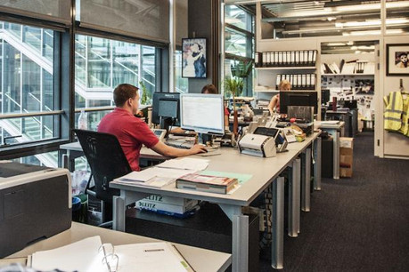 Collaboration entre collègues, participation, feed-back fréquents et rôles bien définis favorisent la motivation au travail, selon l’étude publiée par la CSL. (Photo: Mike Zenari / archives)