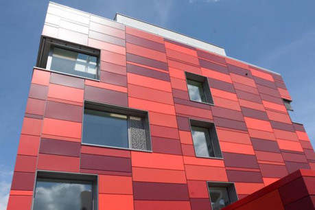 L’auberge dispose de 36 chambres de 2 à 5 lits, chacune équipée d’une salle de bains et de W.-C. (Photo: Beng architectes associés)