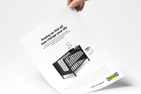 La marque de meubles la plus célèbre au monde surprend à nouveau ses consommateurs avec une publicité print qui se transforme en... test de grossesse! (Photo: Ikea)