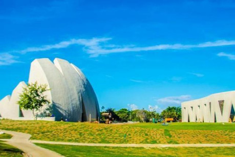 Vue de l’auditorium à ciel ouvert et des salles de répétitions du Mozarteum Brasileiro Theatre. (Photo: Valentiny hvp architects)