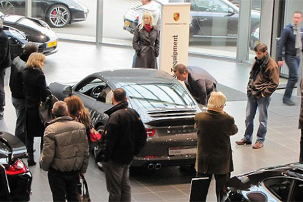 De nombreux visiteurs se sont déplacés encore une fois dans les concessions tout au long de l’Autofestival, principalement lors de ses deux week-ends. (Photo: Porsche Luxembourg)