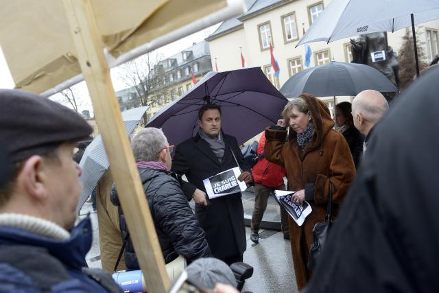 Xavier Bettel n'a pas cherché à cacher son émotion jeudi lors de l'hommage aux victimes de Charlie Hebdo et au peuple français. (Photo: Christophe Olinger)