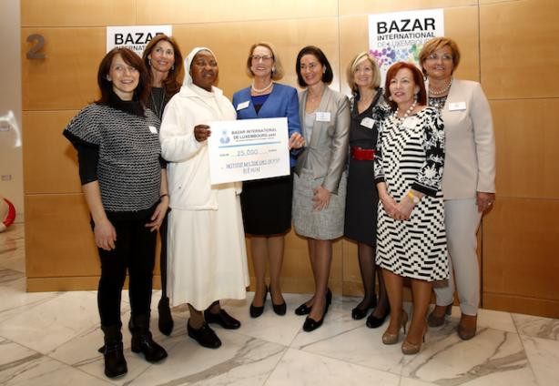 
	Bazar International committee members present a cheque to a Beninese OCPSP sister in Kirchberg this week
 Olivier Minaire/Bazar International de Luxembourg