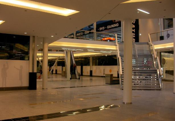 3003664028_d767874e00_b_shopping_mall_martin_roell_creative_commons_-_copy.jpg