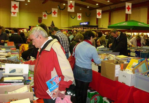 red_cross_bazaar_0.jpg