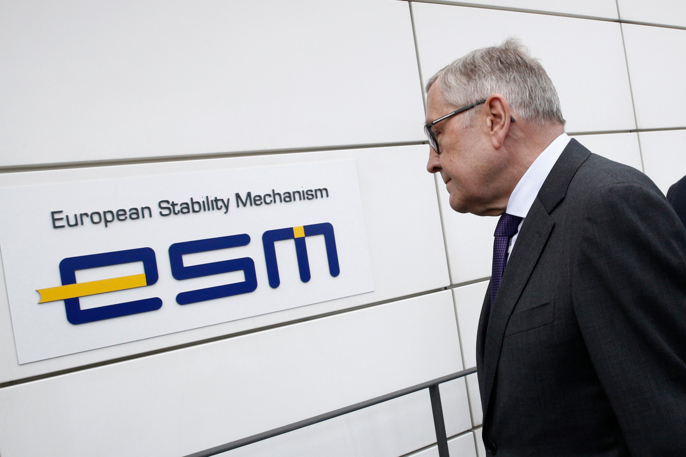 Klaus Regling, the current managing director of the European Stability Mechanism, will step down on 7 October 2022. The ESM’s Governing Council will hold an emergency meeting on 6 October to find a temporary successor. Photo: Shutterstock