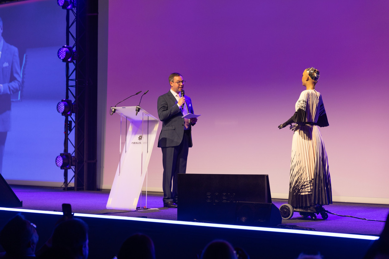 Crown Prince Guillaume speaks with Hanson Robotics’ “Sophia”, an AI-powered humanoid robot, on the opening day of the Nexus2050 technology conference, 26 June 2024. Photo: Maison Moderne/Romain Gamba