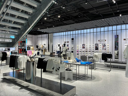 To house Luxembourg’s first Nike Store, three retail units have been combined at the Cloche d’Or Shopping Centre. The store covers 1,360 square metres spread over two floors. (Photo: Louise Braibant/Paperjam)