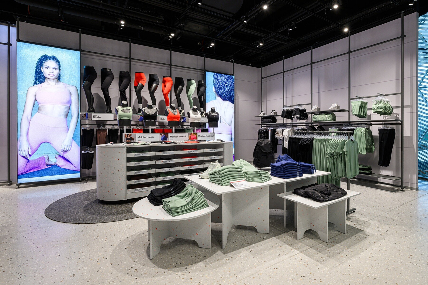 The store, operated by Retailors, is expected to welcome around 900 customers a day, according to Itay Rosenblum, Retailors’ Managing Director for Western Europe and Scandinavia. (Photo: Martin Flousek)