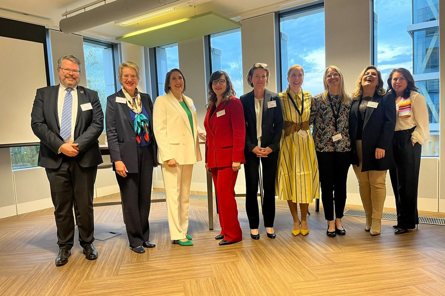 Panellists and presenters at the FondsFrauen Spring Event: Jean-Pierre Faber, Madame Melitta Schubert, Jessica Schumacher, Manuela Froehlich, Rachel Hamen, Martine Capus, Nicole Schmidt-Troje, Rita Knott and Jill Griffin. (Photo: Northern Trust)