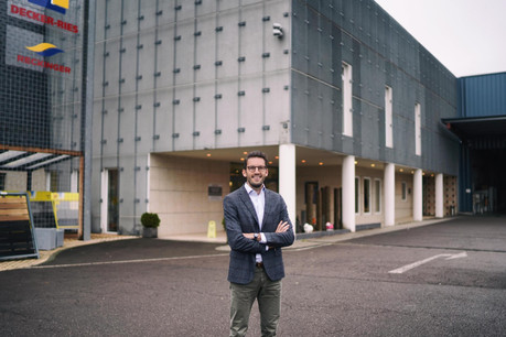 Laurent Decker: «Mon père m’a raconté que l’entreprise avait été fermée à deux reprises dans son histoire de 121 ans: deux fois durant les guerres mondiales. À chaque fois, la reprise s’est faite avec la motivation de mon arrière-grand-père et de mon grand-père, mais aussi avec la motivation du personnel.» (Photo: Baucenter Decker-Ries)