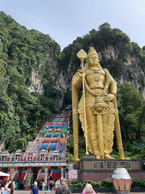 The Batu Caves in Kuala Lumpur, a tourist attraction and Hindu worship site. Also: monkeys. Photos: Cordula Schnuer