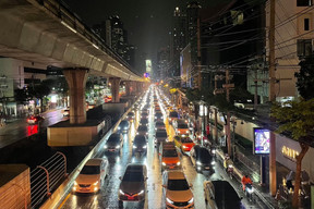 The other side of Bangkok, a busy, congested and modern metropolis. Photos: Cordula Schnuer