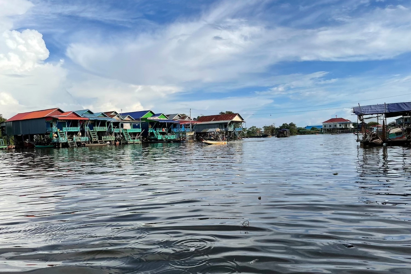 The Tonlé Sap lake and the Kampong Phluk floating village. The lake is the largest freshwater lake in Southeast Asia, which reverses its flow at the end of the rainy season to begin replenishing the Mekong river. Photo: Cordula Schnuer