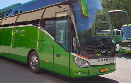 La société Sales-Lentz a mis à disposition un bus avec deux chauffeurs pour aider Julien et Tanya à récupérer plusieurs familles aux frontières de l’Ukraine. (Photo: Sales-Lentz)