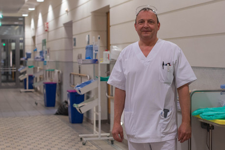 Le Dr Meyer détaille les grandes familles de médicaments prescrits aux patients atteints du Covid-19, pour une mortalité moins élevée qu’au printemps. (Photo: Chem)