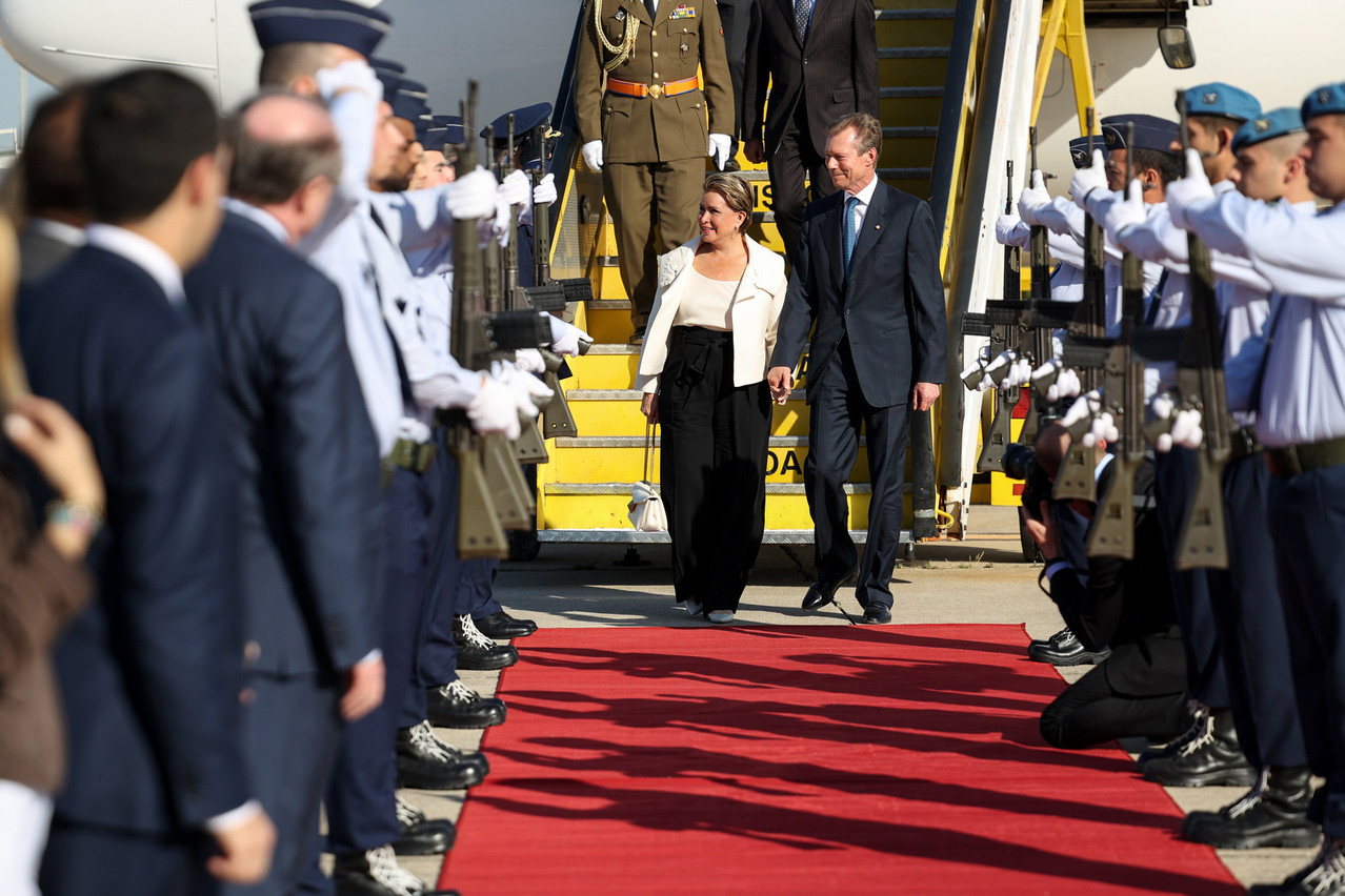 La Grande-Duchesse et le Grand-Duc lors de leur arrivée sur le sol portugais. (Photo: Maison du Grand-Duc/Sophie Margue)