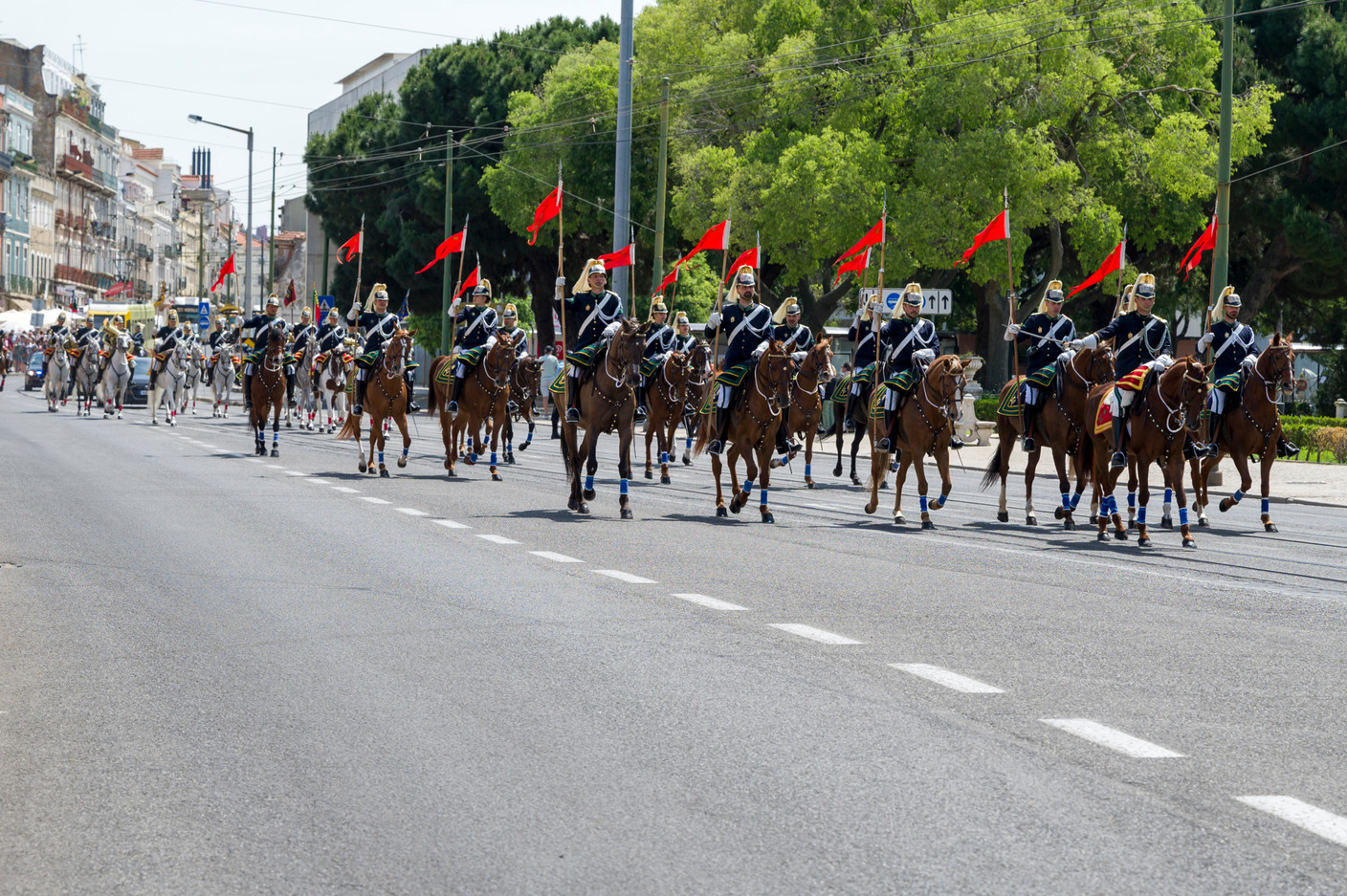 L’escorte d'honneur de la garde nationale républicaine à cheval a accompagné le couple grand-ducal vers le palais de Belém. (Photo: SIP/Jean-Christophe Verhaegen)