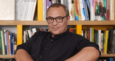 Denis Montel, de l’agence RDAI, nous présente le nouvel aménagement intérieur de la boutique Hermès à Luxembourg. (Photo: Alex Profit)