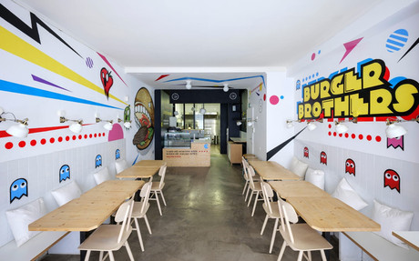 Ambiance ludique et urbaine: interdit de se prendre au sérieux chez Burger Brothers, ce qui n’empêche évidemment pas se régaler… (Photo: Eric Chenal)