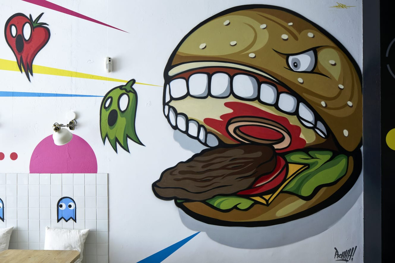 C’est l’artiste chevronné David Soner qui s’est occupé des peintures murales chez Burger Brothers, rue Glesener à Luxembourg-Gare. Eric Chenal