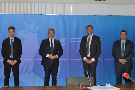 Le ministre de l’Économie Franz Fayot, celui de l’Enseignement supérieur et de la Recherche Claude Meisch, ainsi que le CEO et le président du conseil d’administration du List, Thomas Kallstenius et Jacques Lanners, ont présenté un nouveau centre d’innovation en collaboration avec l’Agence spatiale européenne. (Photo: SIP)