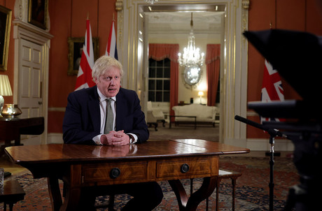 Le soir de la rentrée des classes, le Premier ministre britannique, Boris Johnson, a annoncé un nouveau reconfinement pour faire face à la propagation de la variante du Covid-19. (Photo: Andrew Parsons / No 10 Downing Street)