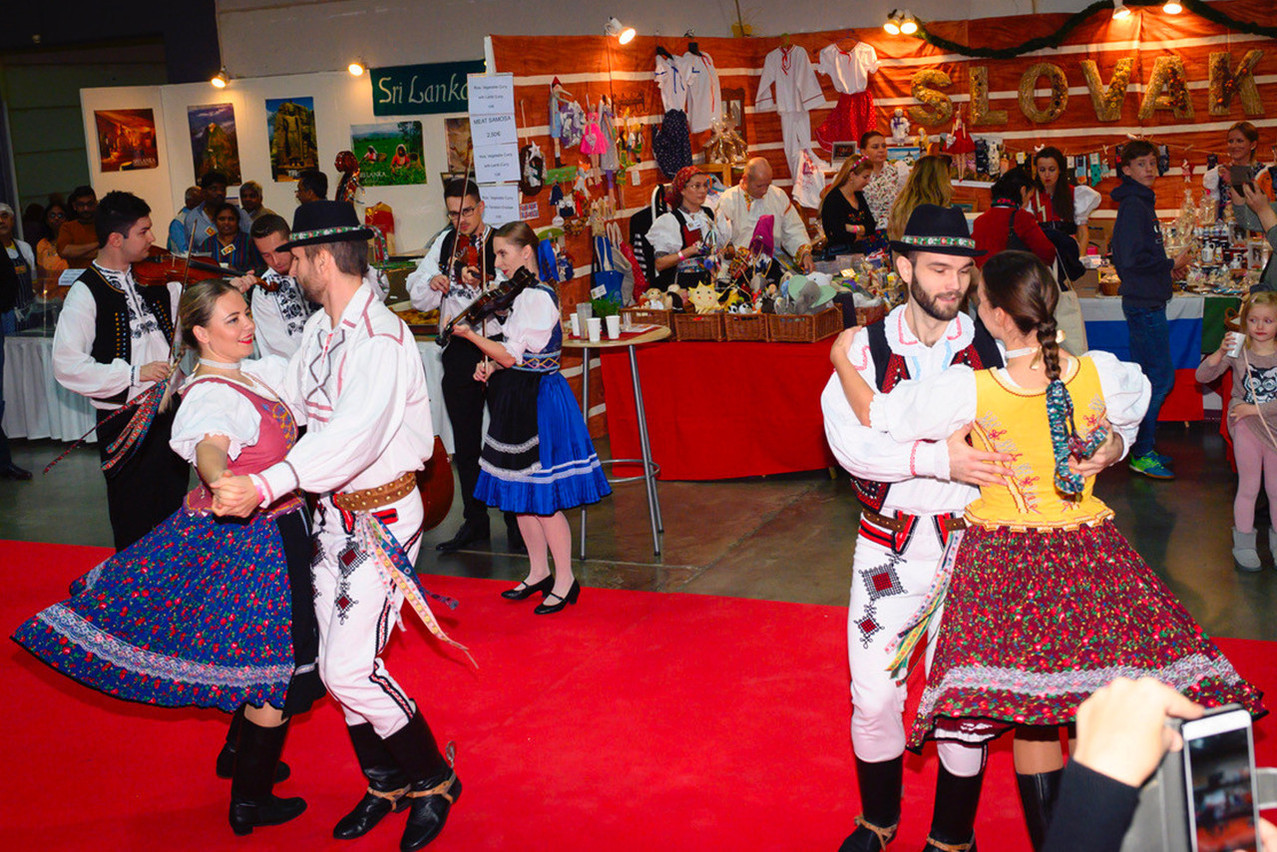 Près de 60 pays ont fait découvrir des spécialités culinaires et culturelles au bénéfice d’œuvres humanitaires. (Photo: Bazar International/Archives)