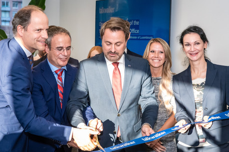 Aux côtés des CEO global Robert Glaesener et américain Todd Grossman, le Premier ministre, Xavier Bettel, a coupé le ruban des nouveaux locaux de Talkwalker, à New York. La société emploie au total 65 personnes. (Photo: Mark Tom Photography / Talkwalker)