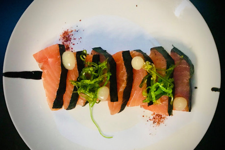 Le saumon gravlax maison de L’Avenue, tapas à succès de l’été qui a inspiré une version automnale sur la nouvelle carte d’Arnaud Deparis. (Photo: Maison Moderne)
