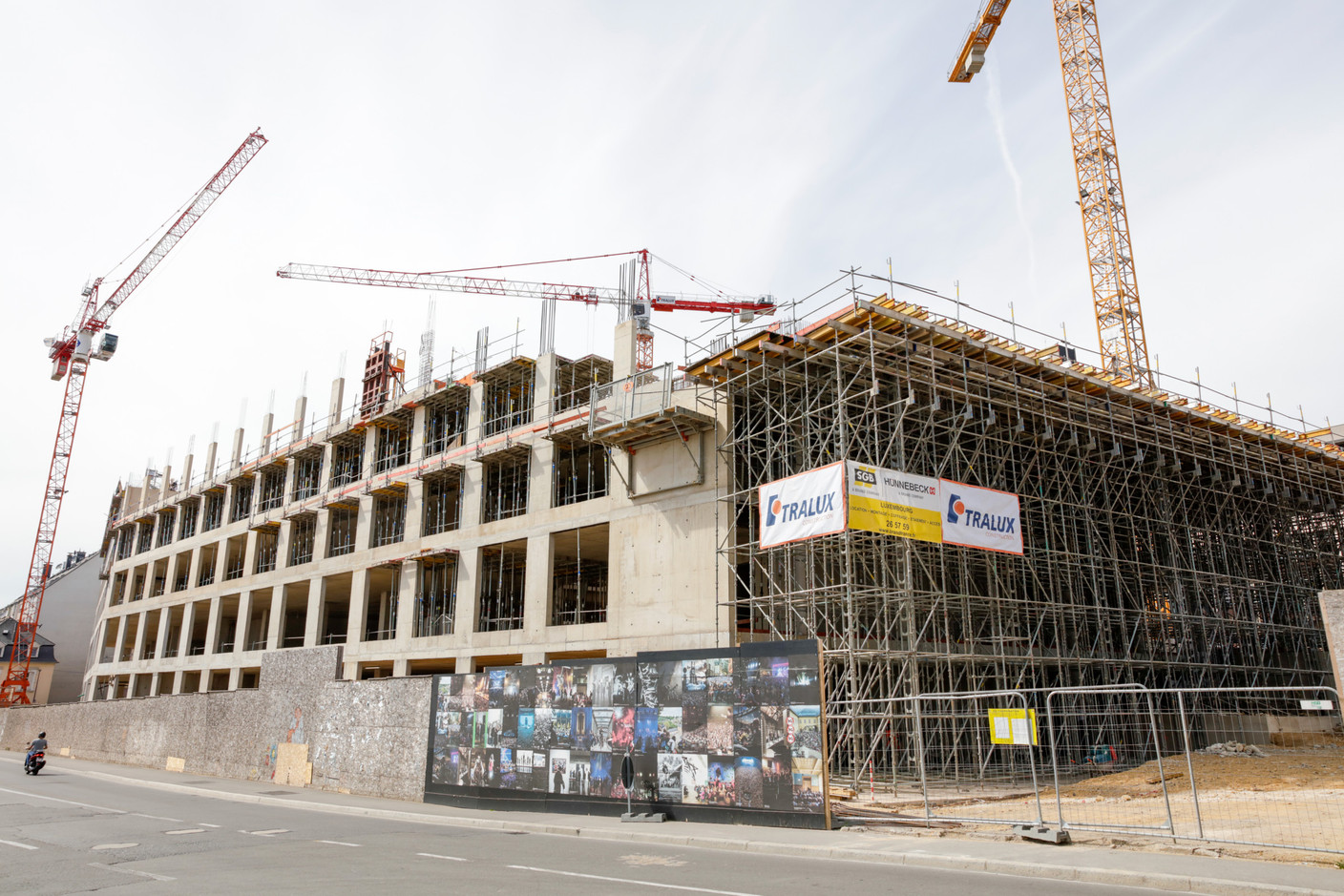 Vue du chantier de l’immeuble administratif le 23 juillet 2020. (Photo: Romain Gamba / Maison Moderne)
